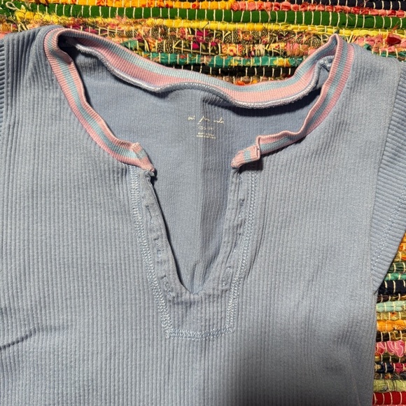 urban outfitters cotton candy ribbed v-notch crop top size xs/s - Picture 2 of 2